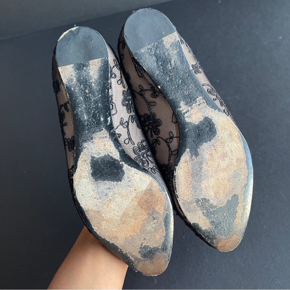 MARC JACOBS | Nude Flats with Floral Lace Overlay - Picture 11 of 13